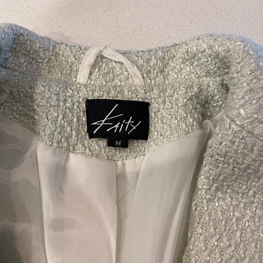 Raw hem blazer, pastel green - Picture 5 of 6